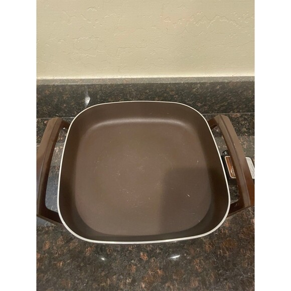 VINTAGE WEST BEND Electric SKILLET - Picture 3 of 7